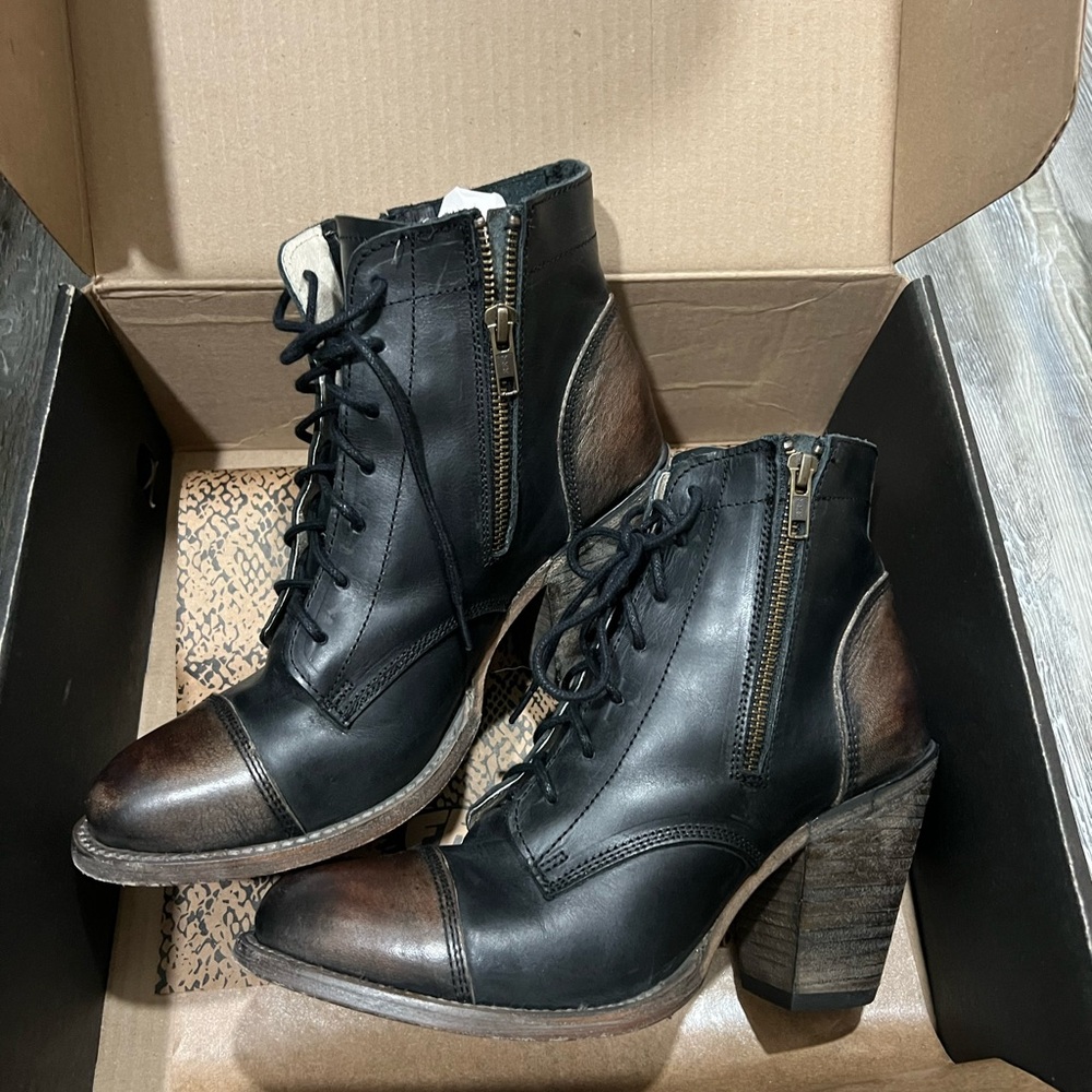 Freebird Black and Brown shoes - Picture 1 of 13
